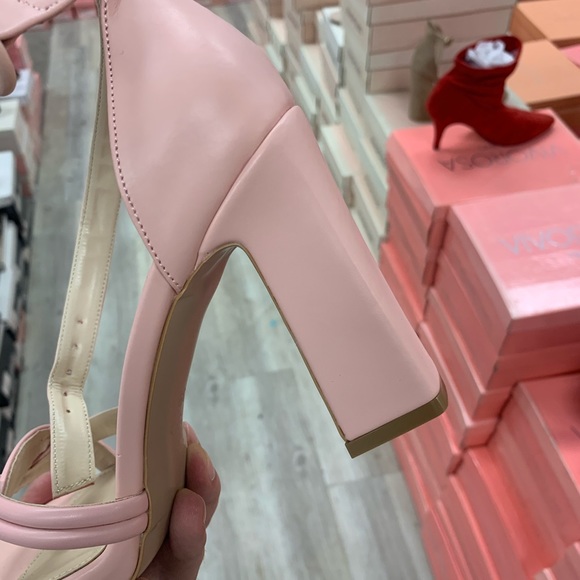 T-Strap Block Heeled Sandals Twist Detail in Pink Faux Leather - Picture 8 of 13